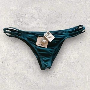 NWT Beautiful XL O’Neill Swimsuit Emerald Green Straps New Condition. Swimwear!